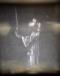 Foto eines epidiaskopisch verzerrten Ritterbildes von EVA