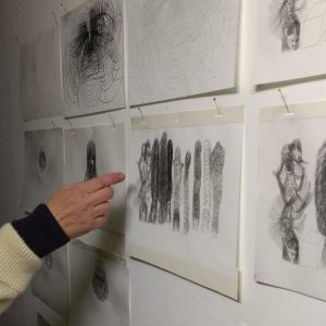 Jenni Tietze zeigt Zeichnungen aus ihrem Filmprojekt Alice.